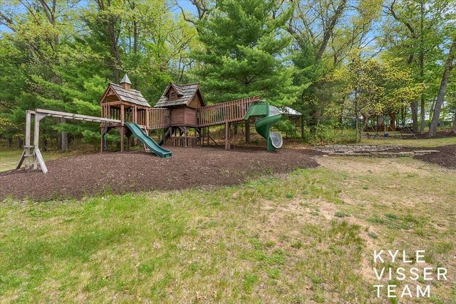 5109 E Manitou Way, Newaygo, MI 49337