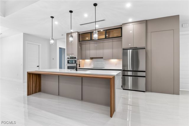 1824 SW 49th TER, Cape Coral, FL 33914