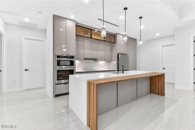 1824 SW 49th TER, Cape Coral, FL 33914