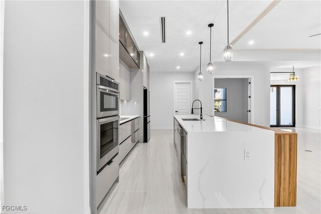 1824 SW 49th TER, Cape Coral, FL 33914