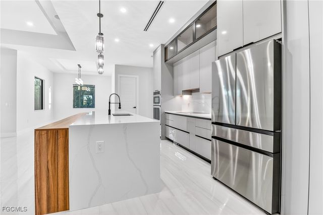 1824 SW 49th TER, Cape Coral, FL 33914