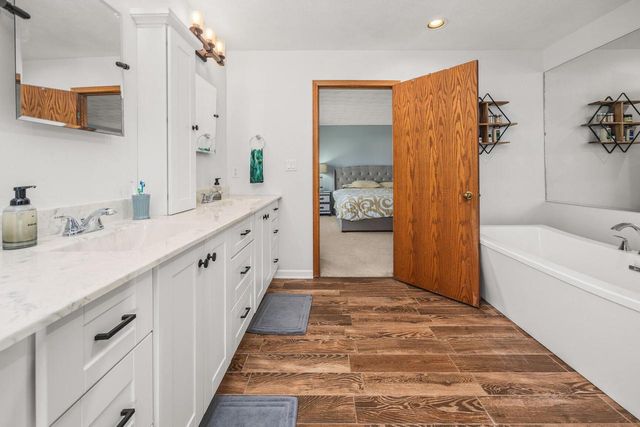 4080 S Wilshire DRIVE, New Berlin, WI 53151