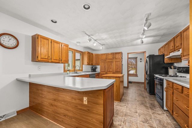 4080 S Wilshire DRIVE, New Berlin, WI 53151