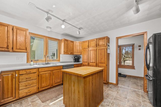 4080 S Wilshire DRIVE, New Berlin, WI 53151