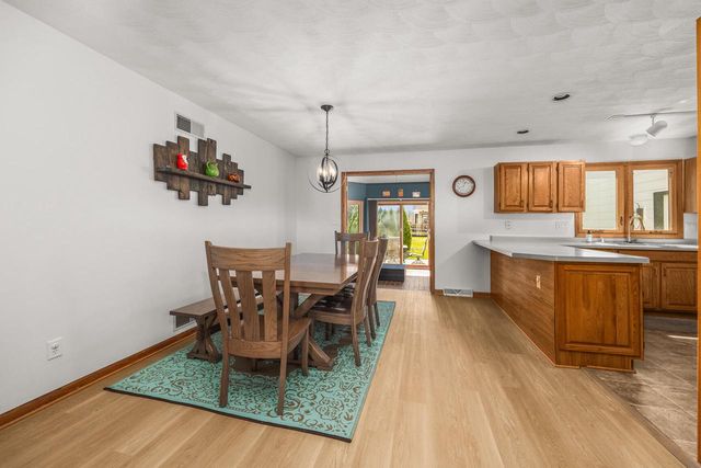 4080 S Wilshire DRIVE, New Berlin, WI 53151