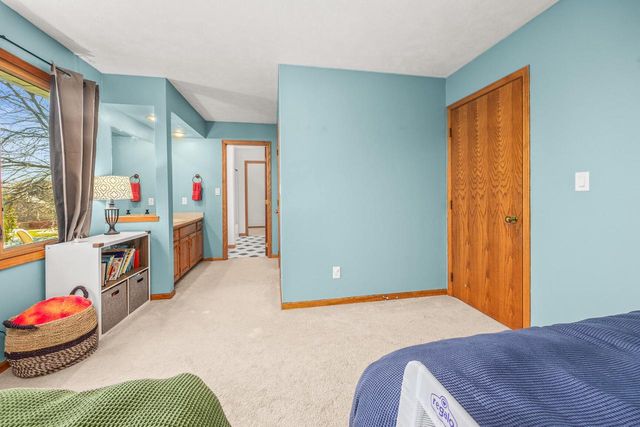 4080 S Wilshire DRIVE, New Berlin, WI 53151