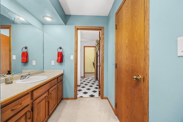 4080 S Wilshire DRIVE, New Berlin, WI 53151