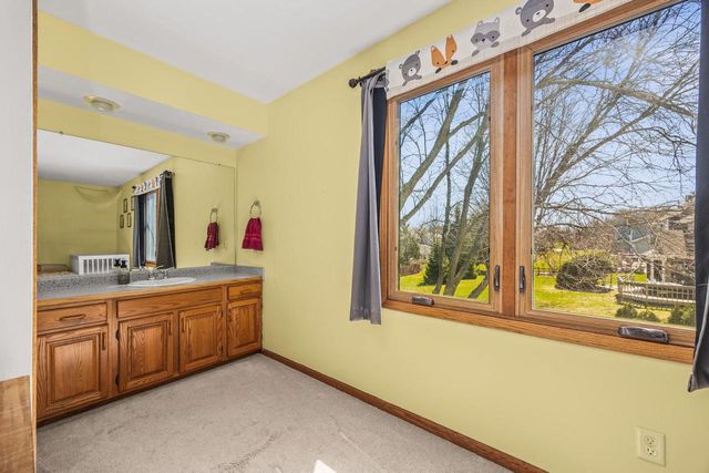 4080 S Wilshire DRIVE, New Berlin, WI 53151