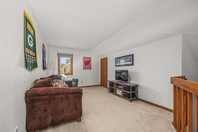 4080 S Wilshire DRIVE, New Berlin, WI 53151