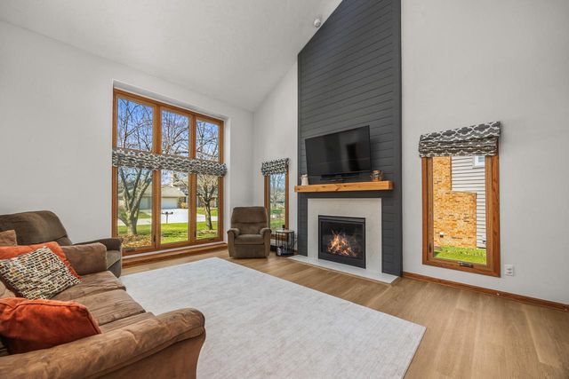 4080 S Wilshire DRIVE, New Berlin, WI 53151