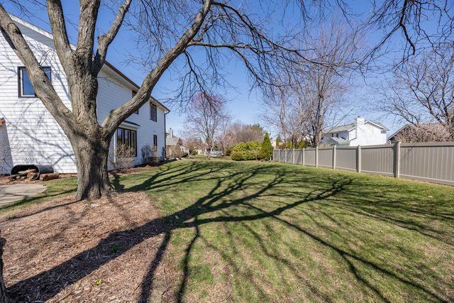 4080 S Wilshire DRIVE, New Berlin, WI 53151