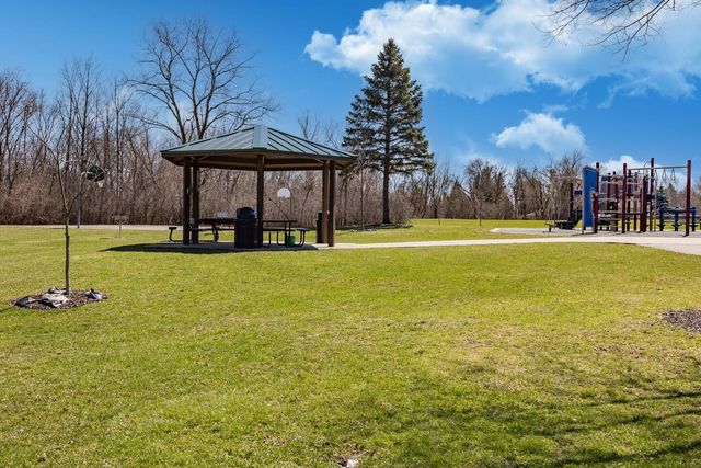 4080 S Wilshire DRIVE, New Berlin, WI 53151