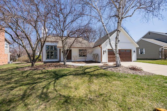 4080 S Wilshire DRIVE, New Berlin, WI 53151