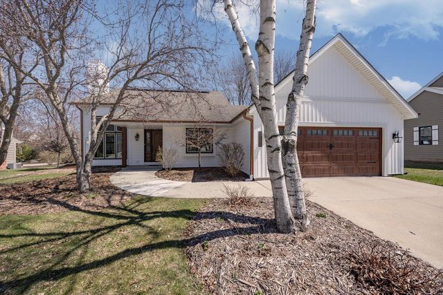 4080 S Wilshire DRIVE, New Berlin, WI 53151