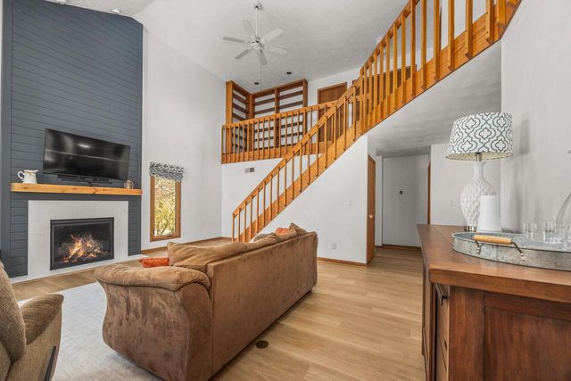 4080 S Wilshire DRIVE, New Berlin, WI 53151
