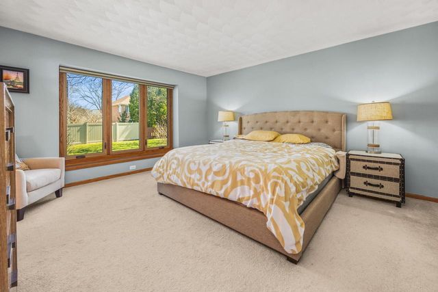 4080 S Wilshire DRIVE, New Berlin, WI 53151