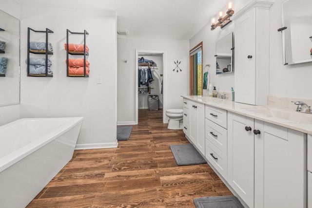 4080 S Wilshire DRIVE, New Berlin, WI 53151