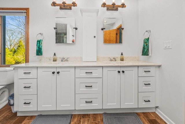 4080 S Wilshire DRIVE, New Berlin, WI 53151