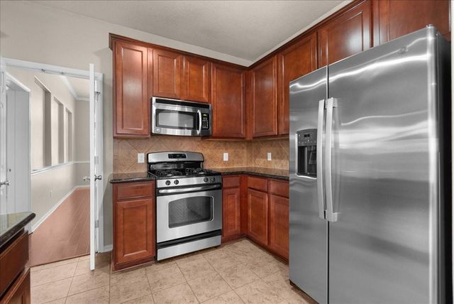 8611 Rocky River Street, Cove, TX 77523