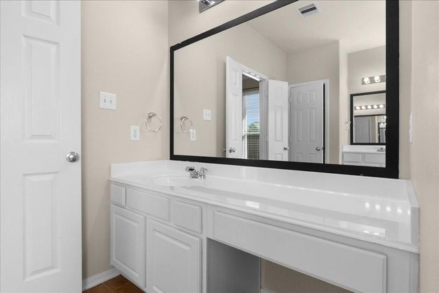 8611 Rocky River Street, Cove, TX 77523