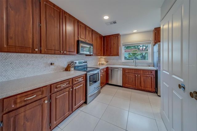 2700 BAYSHORE BOULEVARD 588, Dunedin, FL 34698