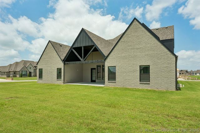 84 E 165th Place S, Glenpool, OK 74033