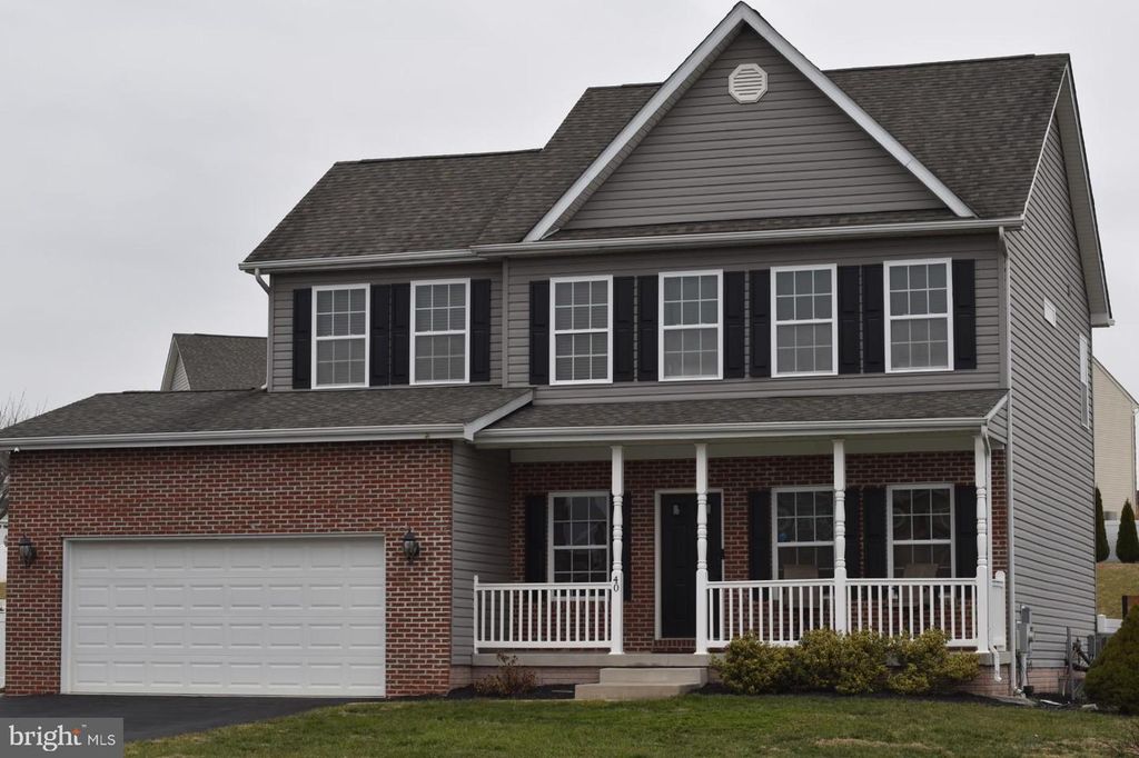 40 REPRISAL RD, Inwood, WV 25428