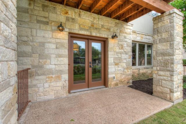 605 Peacock LN C, Austin, TX 78704