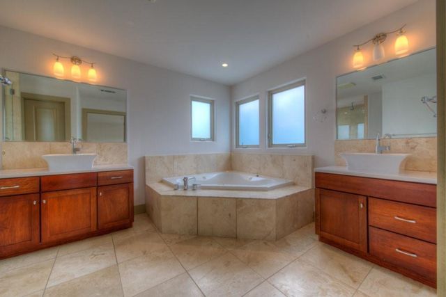 605 Peacock LN C, Austin, TX 78704