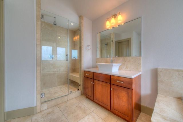 605 Peacock LN C, Austin, TX 78704
