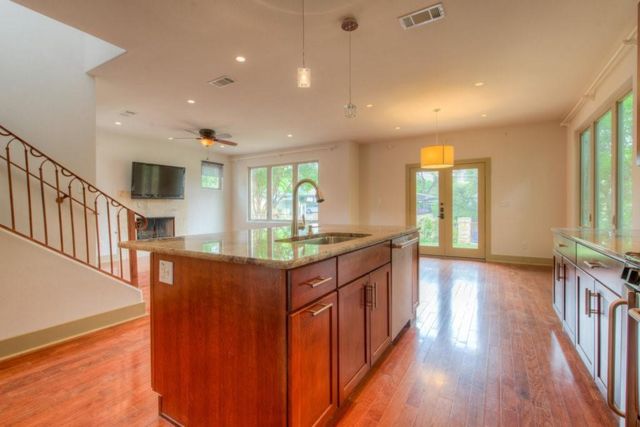 605 Peacock LN C, Austin, TX 78704