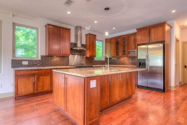 605 Peacock LN C, Austin, TX 78704