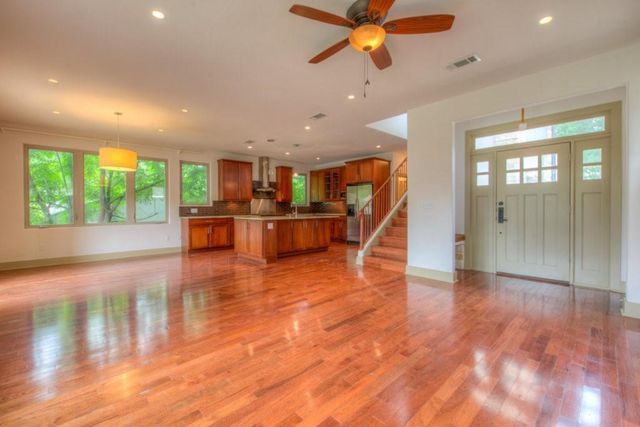 605 Peacock LN C, Austin, TX 78704