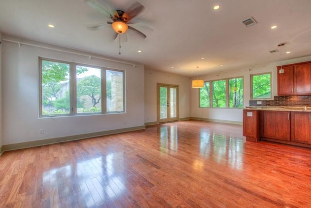 605 Peacock LN C, Austin, TX 78704