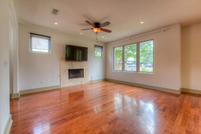 605 Peacock LN C, Austin, TX 78704