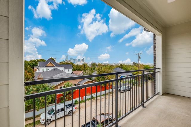 624 N Lancaster Avenue 301, Dallas, TX 75203