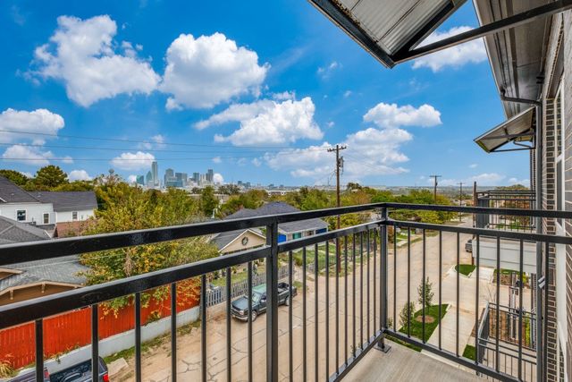 624 N Lancaster Avenue 301, Dallas, TX 75203