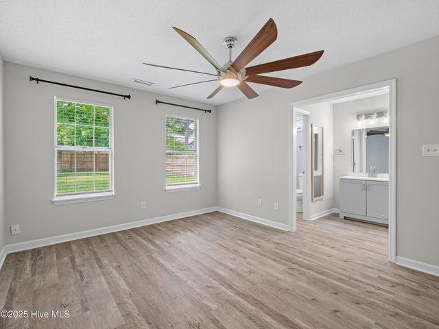 2675 Idlebrook Circle, Midway Park, NC 28544