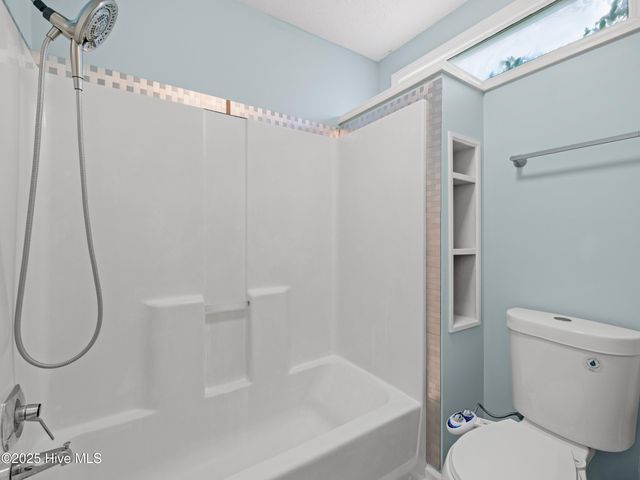 2675 Idlebrook Circle, Midway Park, NC 28544