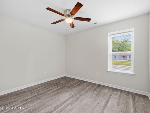 2675 Idlebrook Circle, Midway Park, NC 28544