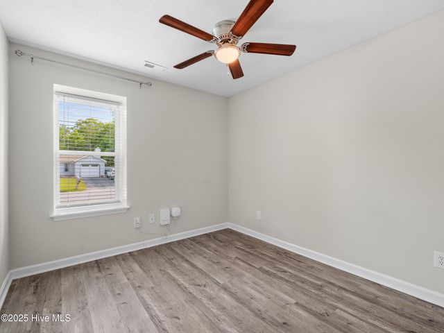 2675 Idlebrook Circle, Midway Park, NC 28544