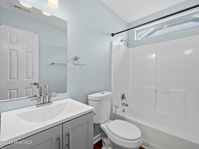 2675 Idlebrook Circle, Midway Park, NC 28544