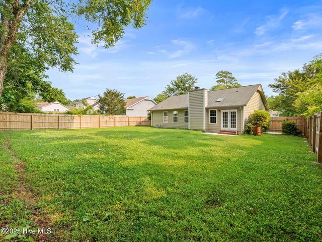 2675 Idlebrook Circle, Midway Park, NC 28544