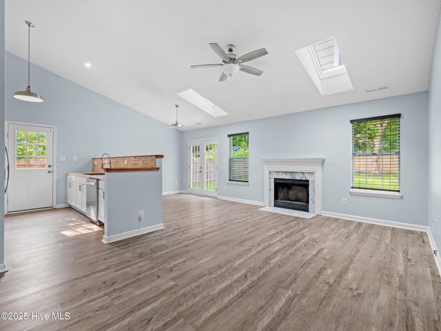 2675 Idlebrook Circle, Midway Park, NC 28544