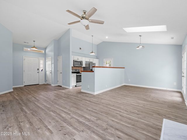 2675 Idlebrook Circle, Midway Park, NC 28544