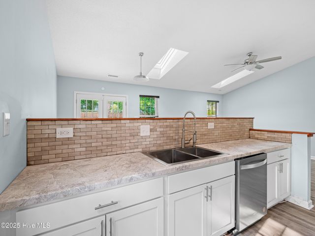 2675 Idlebrook Circle, Midway Park, NC 28544