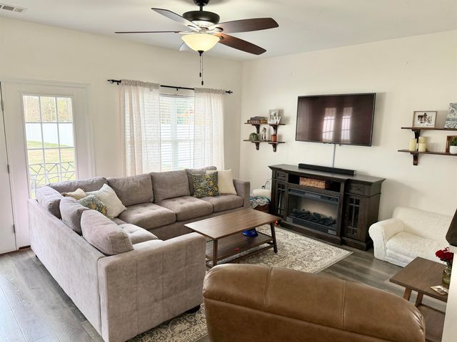 705 Shadow Dance Ln, Boiling Springs, SC 29316