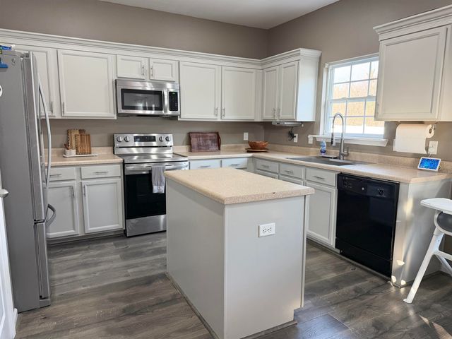 705 Shadow Dance Ln, Boiling Springs, SC 29316