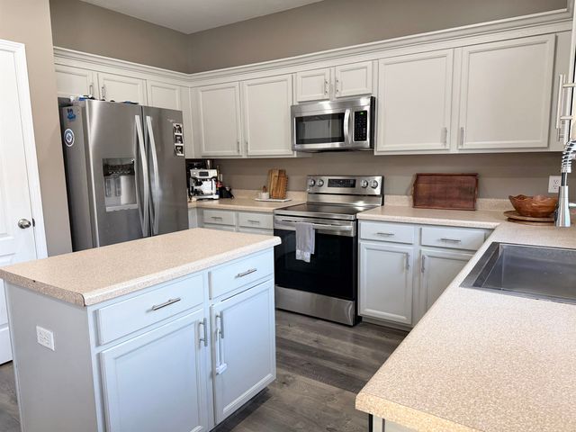 705 Shadow Dance Ln, Boiling Springs, SC 29316