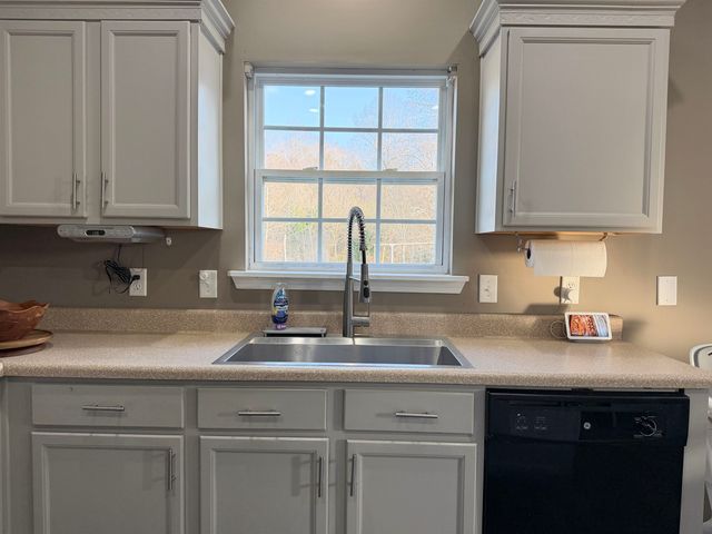 705 Shadow Dance Ln, Boiling Springs, SC 29316